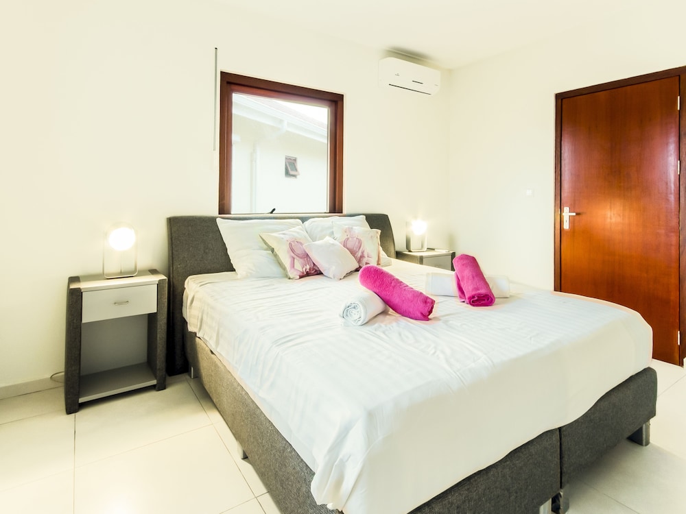 Luxury Apartment, 2 Queen Beds, Balcony photo 1