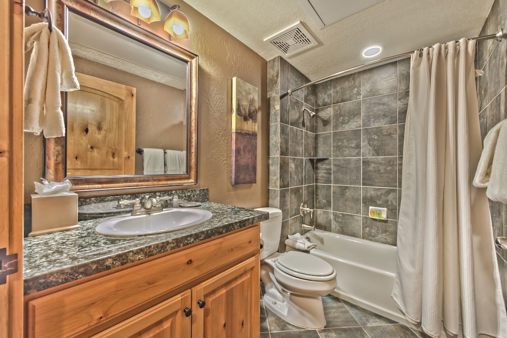 Superior Condo, Mountain View (223B) photo 2