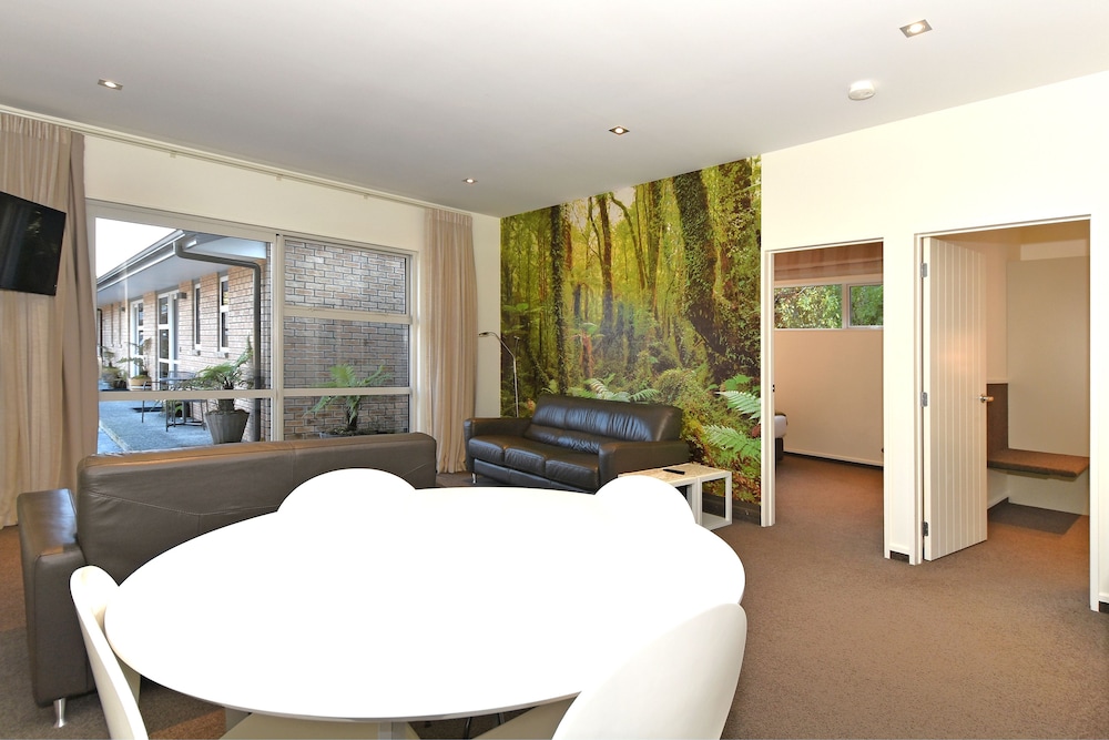 Superior Apartment, 2 Bedrooms, Jetted Tub, Garden View