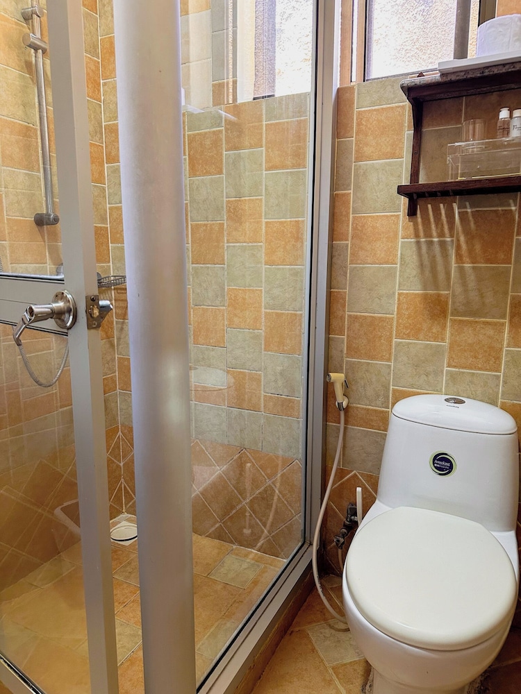 Exclusive Studio Suite, 1 Double Bed, Ensuite, Garden View