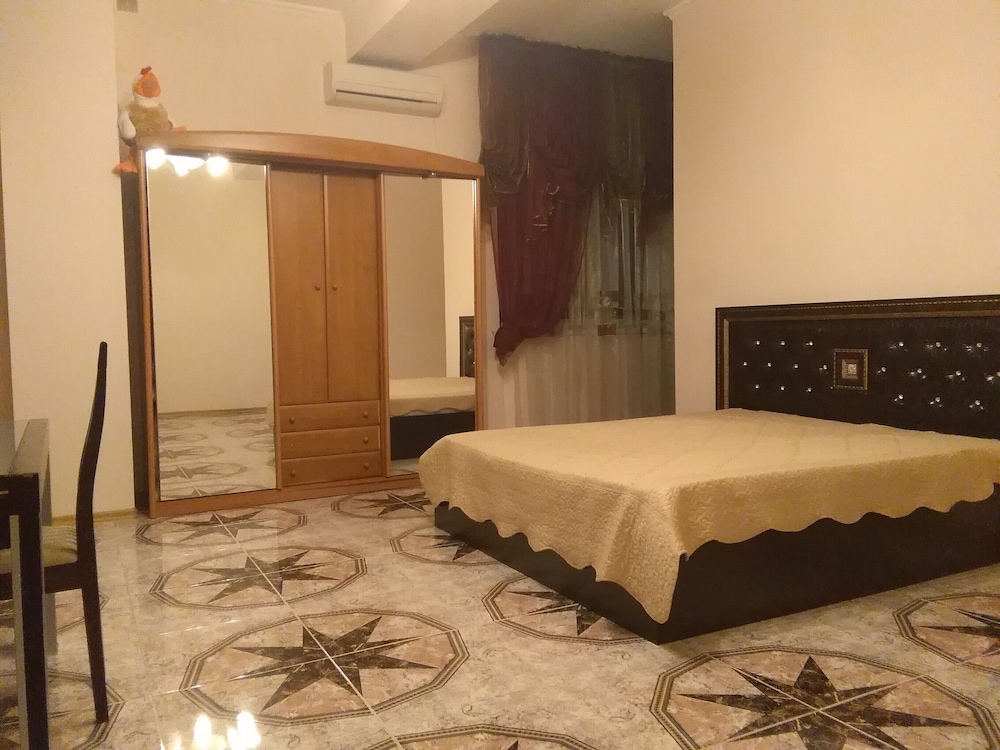 Family Room, Private Bathroom photo 1