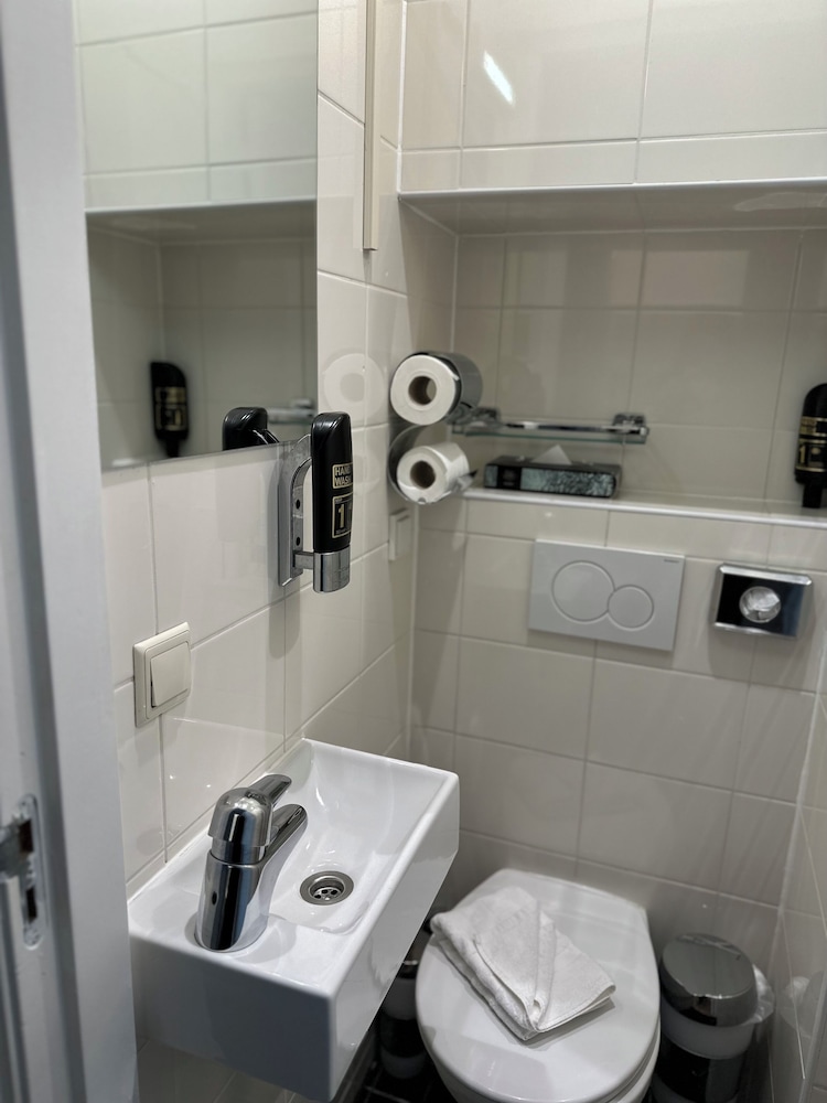 Standard Double Room - Photo 4