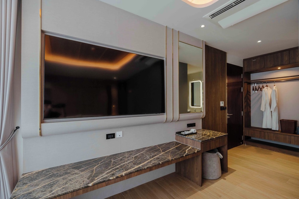 Private Pool Villa with Onsen - Photo 23