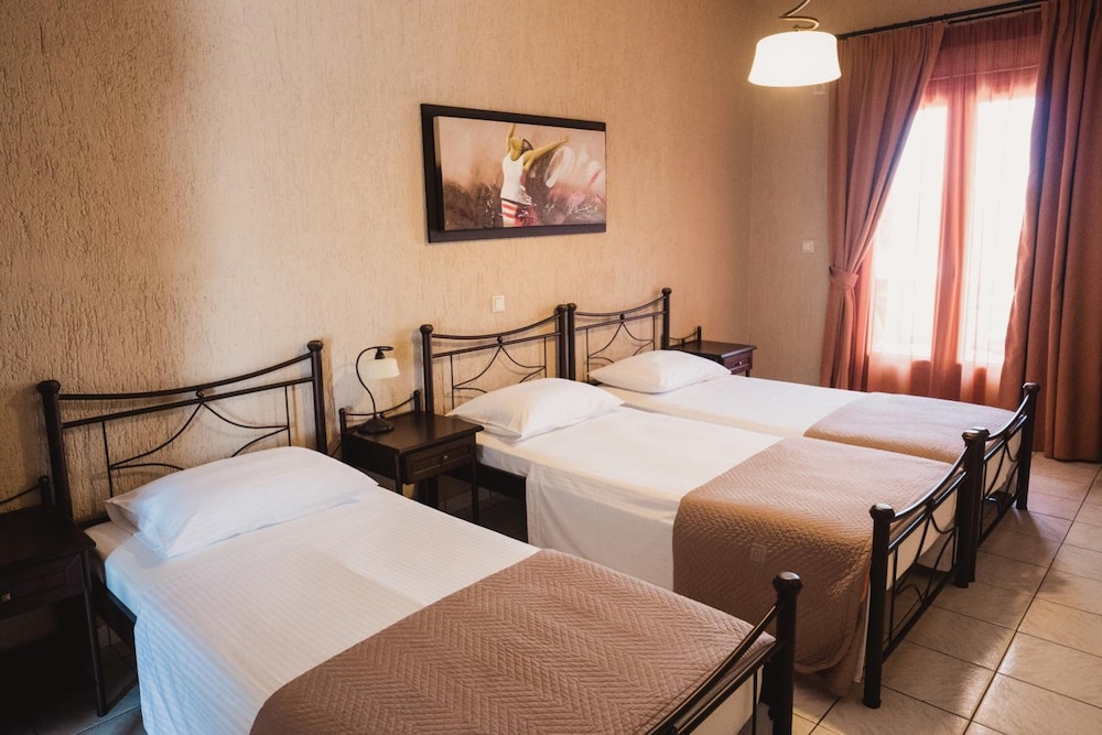 Standard Triple Room - Photo 1