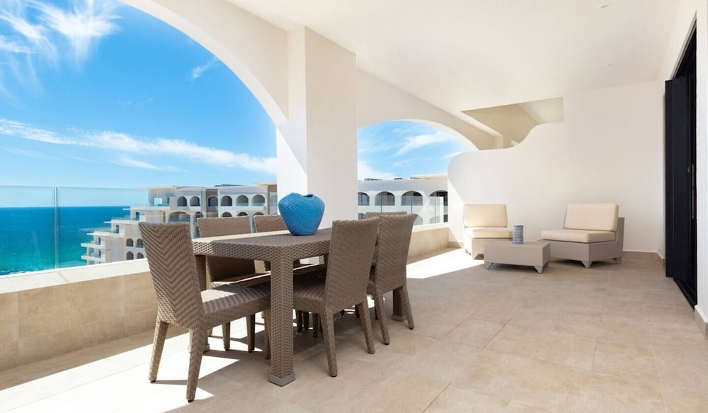 Deluxe Suite, 2 Bedrooms, Kitchen, Ocean View photo 2