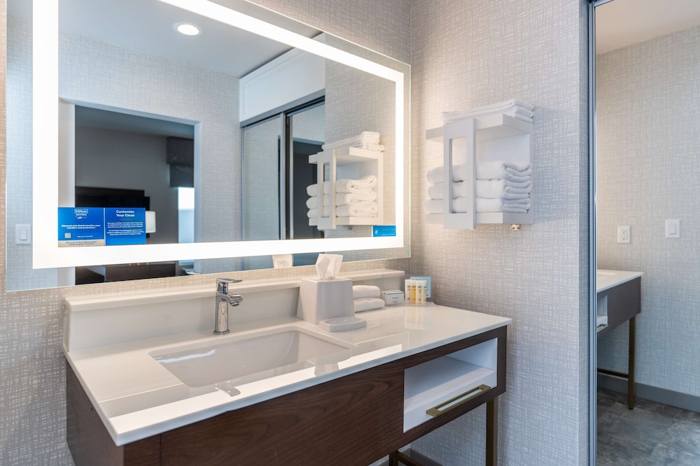 Suite, 2 Queen Beds, Accessible, Refrigerator & Microwave - Photo 8