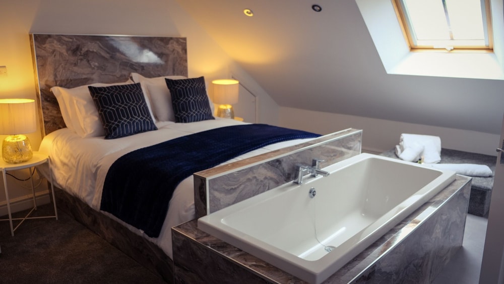 Luxury Cottage, Ensuite, Courtyard View photo 2