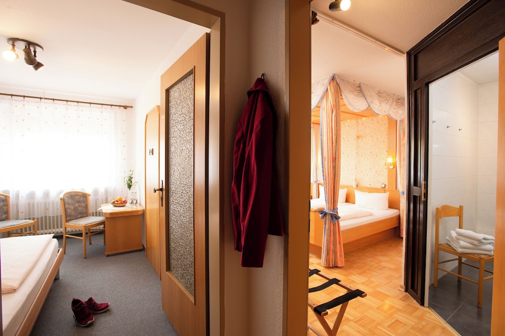 Classic Quadruple Room, Non Smoking, Connecting Rooms photo 1