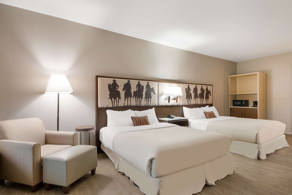 Suite, 2 Queen Beds, Accessible, Balcony - Photo 3