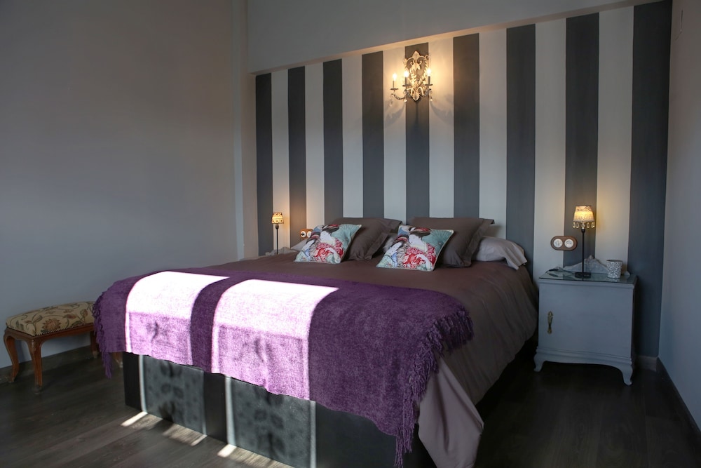 Superior Suite, 1 Bedroom, Private Bathroom, River View