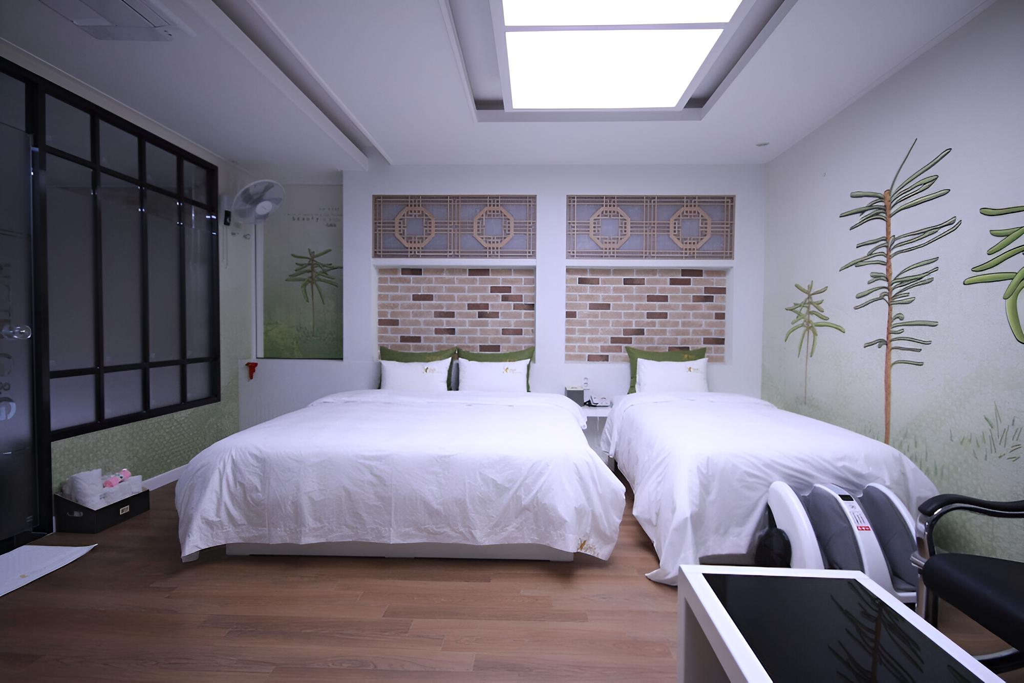 Room (Twin (Free to watch Netflix)) - Photo 8