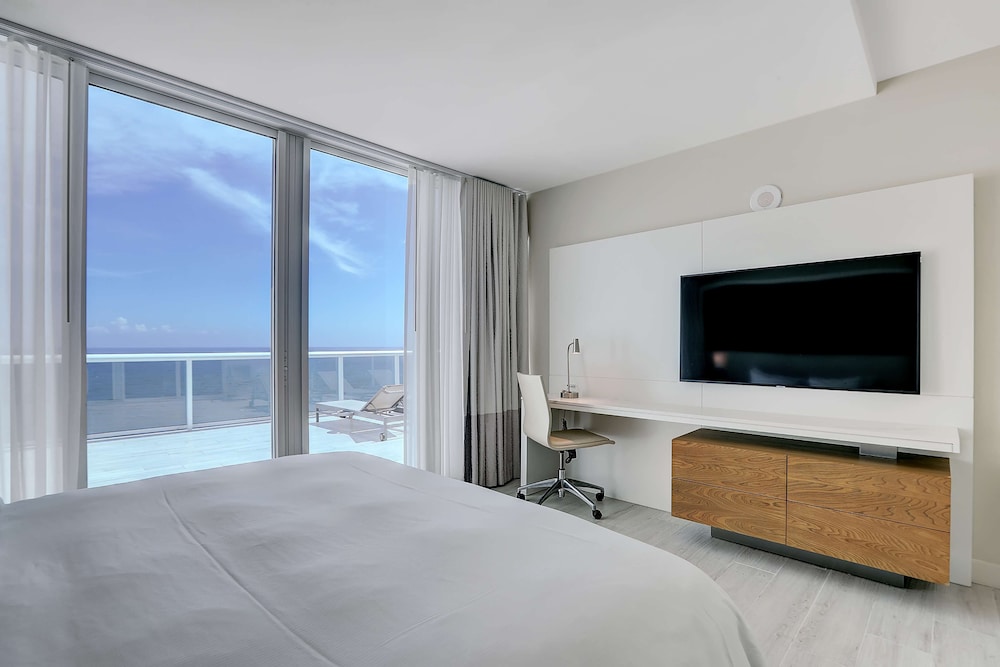 Suite, Multiple Beds - Photo 9