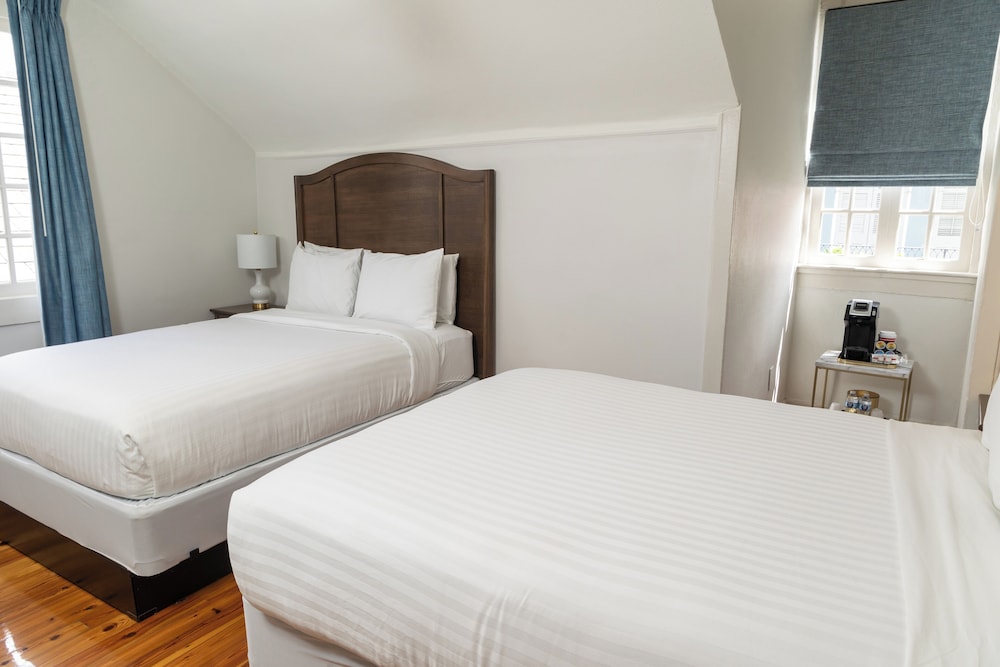 Deluxe Room, 2 Queen Beds - Photo 2
