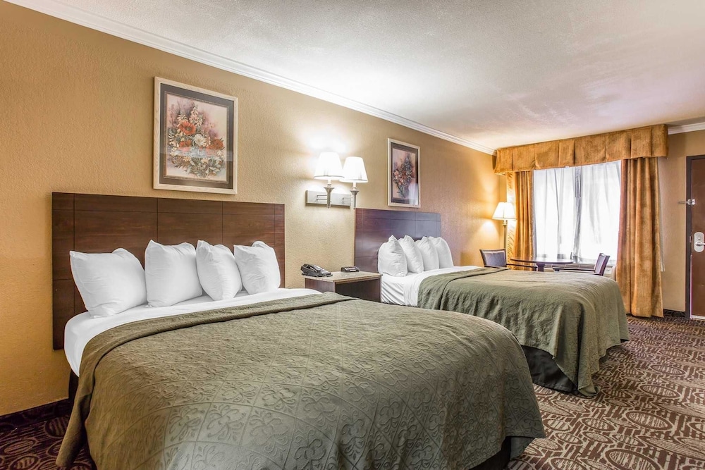 Standard Room, 2 Queen Beds, Non Smoking - Photo 7