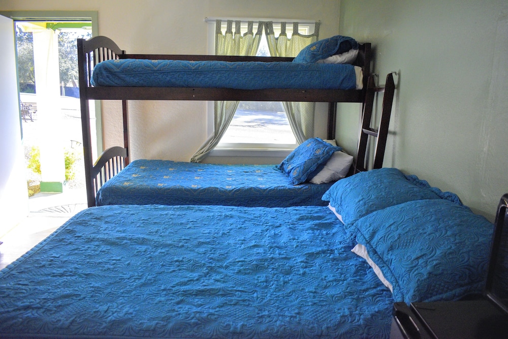 Family Quadruple Room photo 3