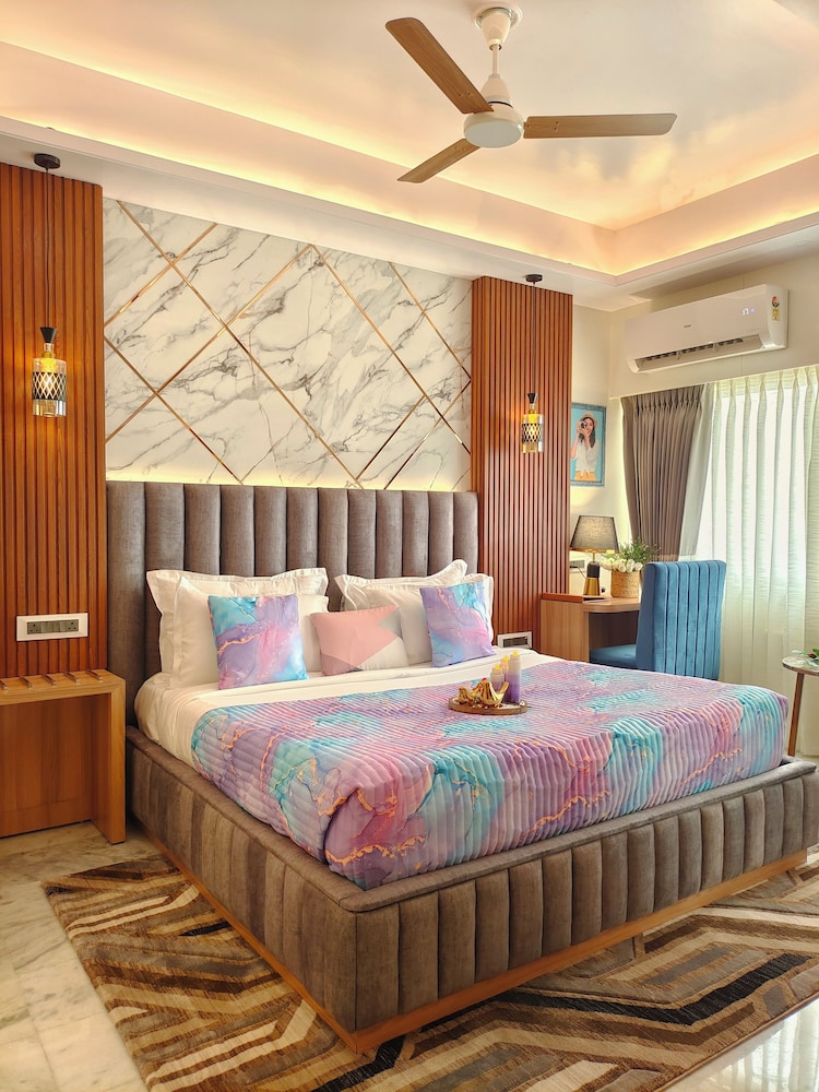 Premier room with European Style decor & City View