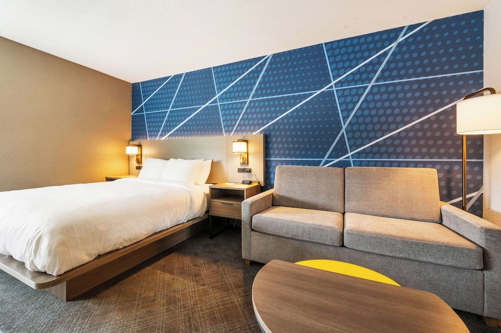 Suite, 1 Queen Bed with Sofa bed, Non Smoking (Efficiency, Upgrade) - Photo 1
