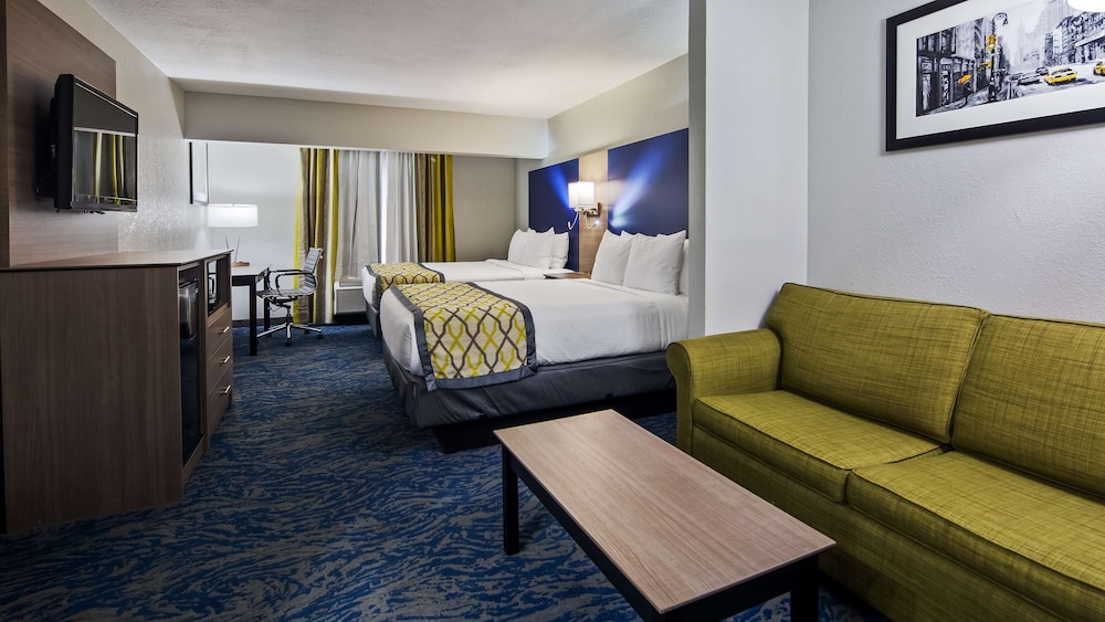 Standard Room, Multiple Beds, Non Smoking, Refrigerator & Microwave (With Sofabed) photo 2