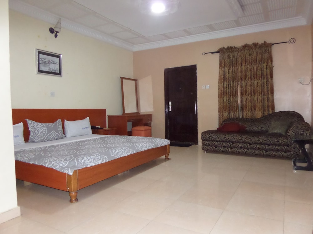 Suite, 1 Queen Bed photo 3