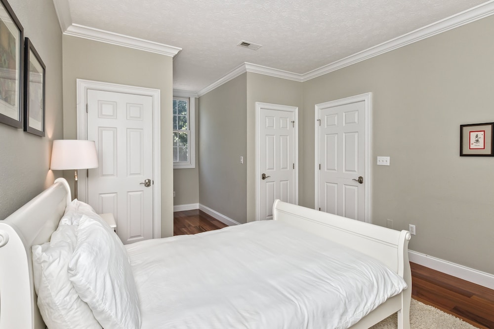 House, 4 Bedrooms photo 1