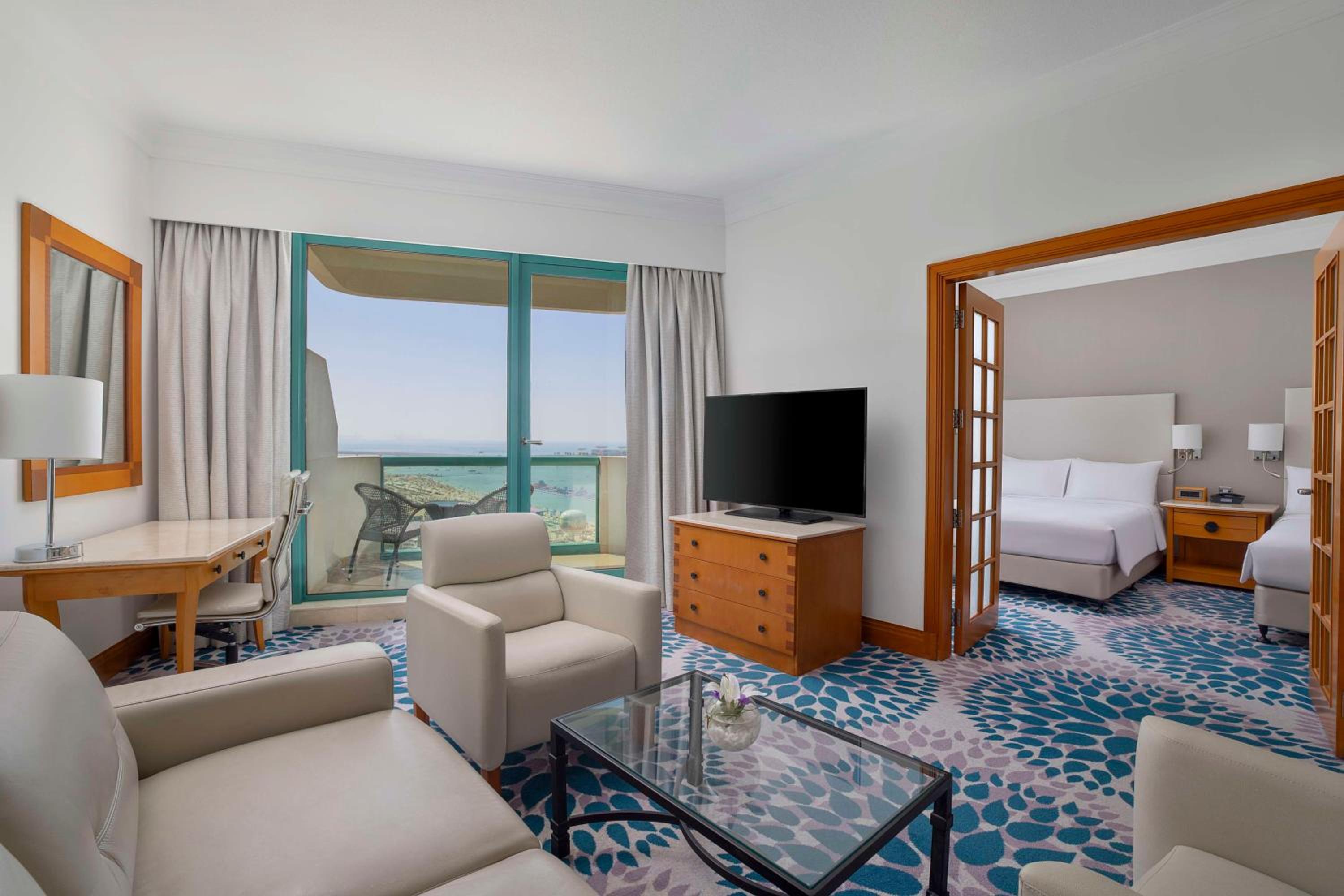 Family Suite with Two Queen Beds and Partial Sea View thumbnail 5