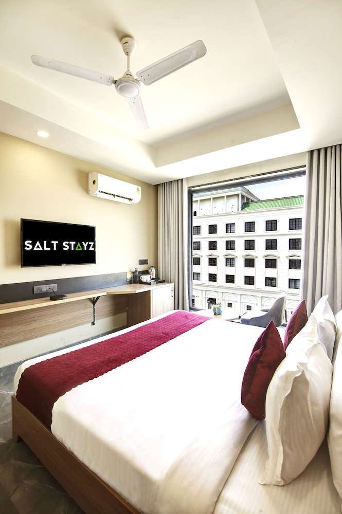 Superior Room with Balcony - Photo 2