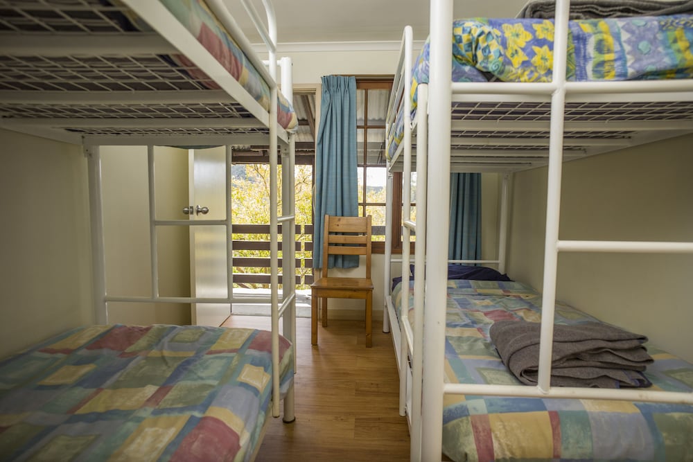 Bed in 4-Bed Mixed Dormitory with Shared Bathroom photo 3