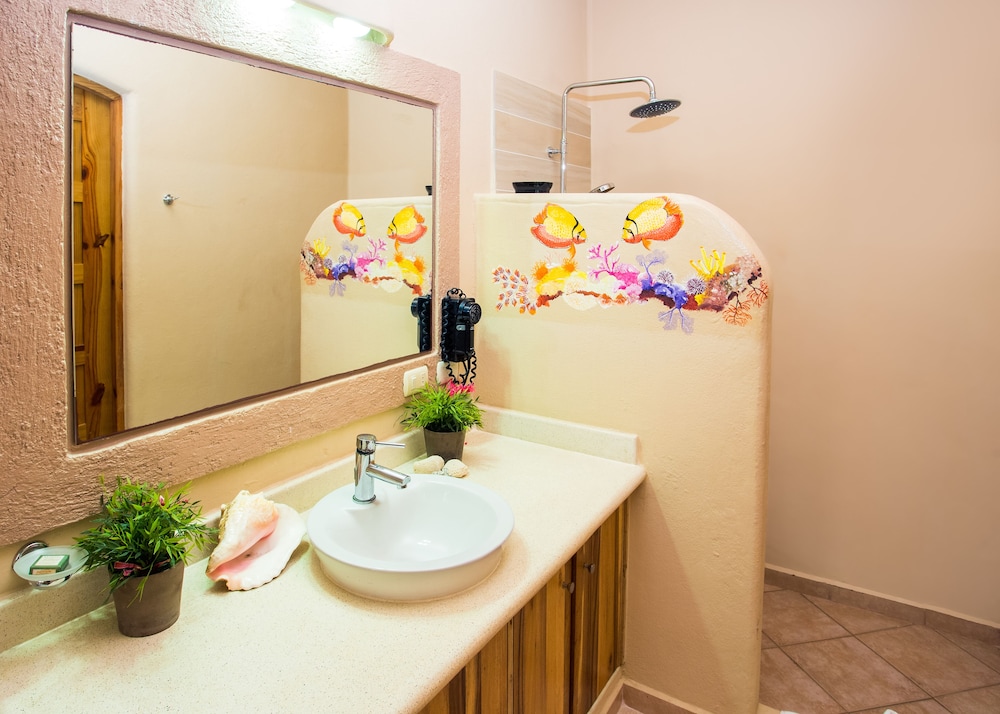 Condo, 1 Bedroom - Photo 4