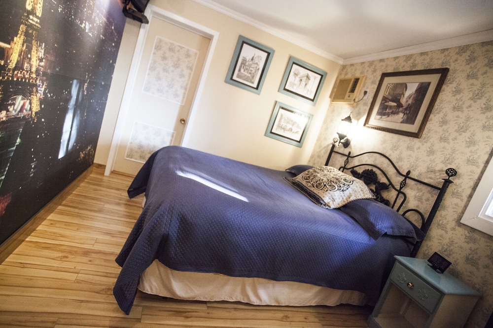 Classic Room, 1 Queen Bed (Paris) photo 3