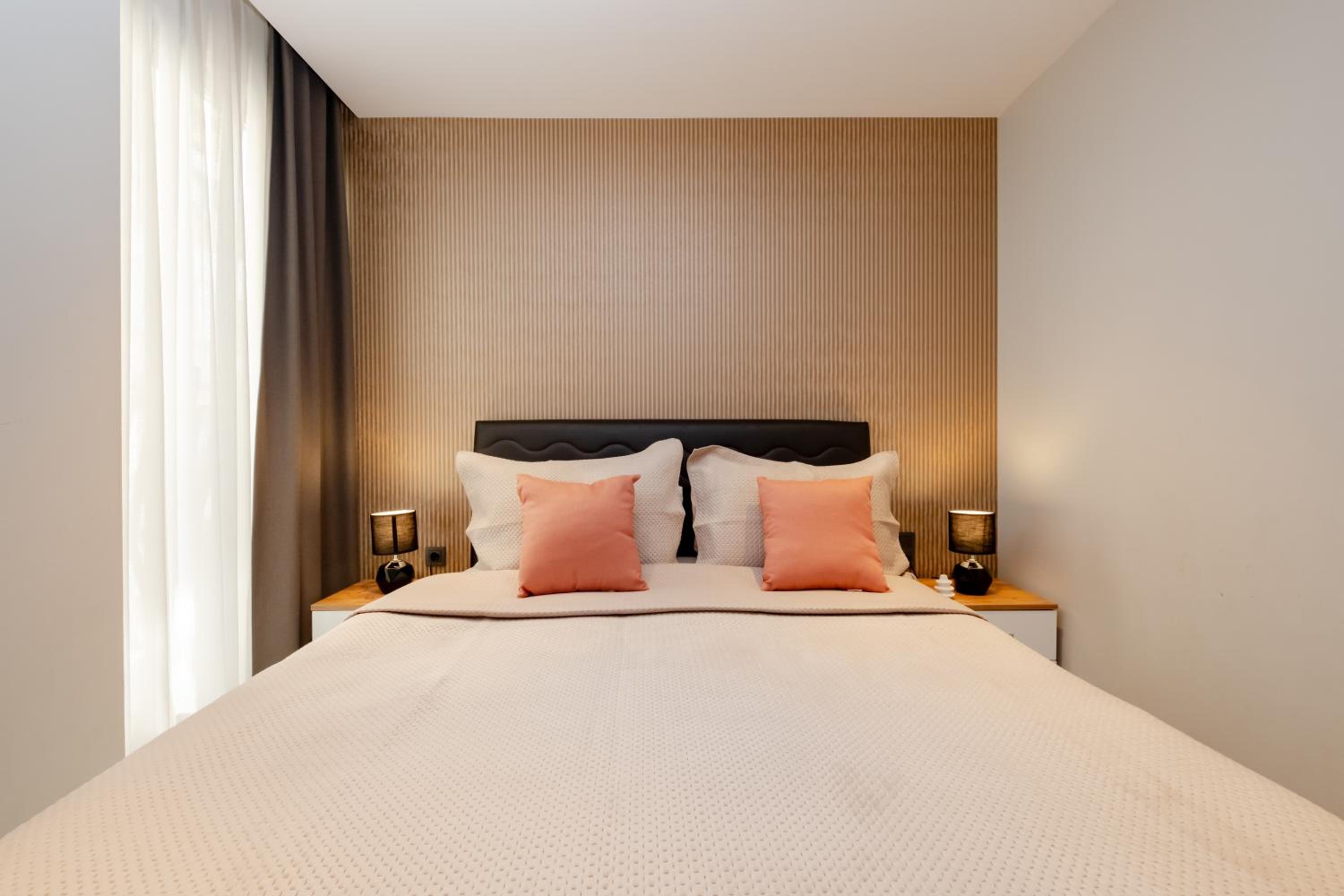 Deluxe King Suite photo 1