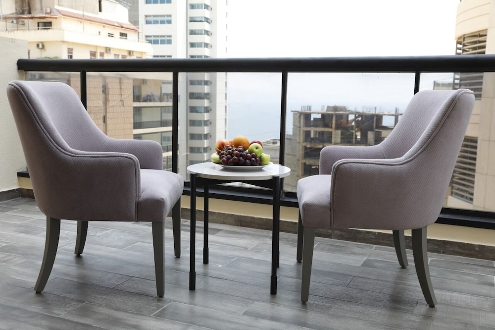 Executive Suite - Photo 11