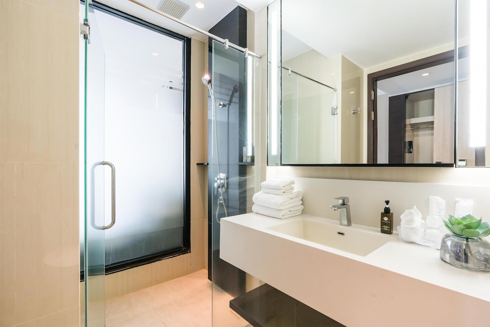 Superior Room, 2 Twin Beds, Non Smoking, Balcony (Shower Only) photo 2