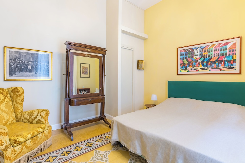 Classic Apartment, 1 Queen Bed with Sofa bed, Private Bathroom, Partial Sea View photo 1