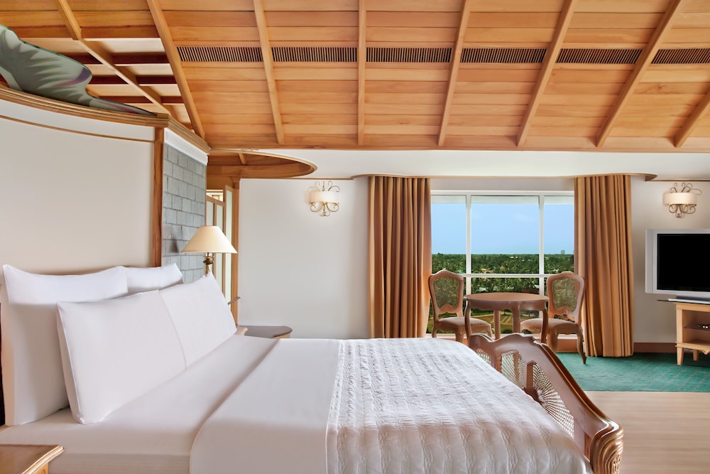 Club Suite, 1 King Bed - Photo 1