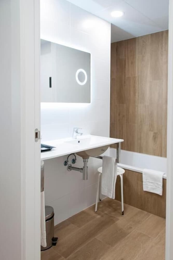 Family Quadruple Room (4 Adults)