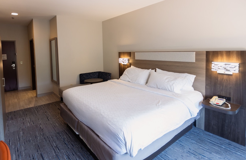 Standard Room, 1 King Bed - Photo 4