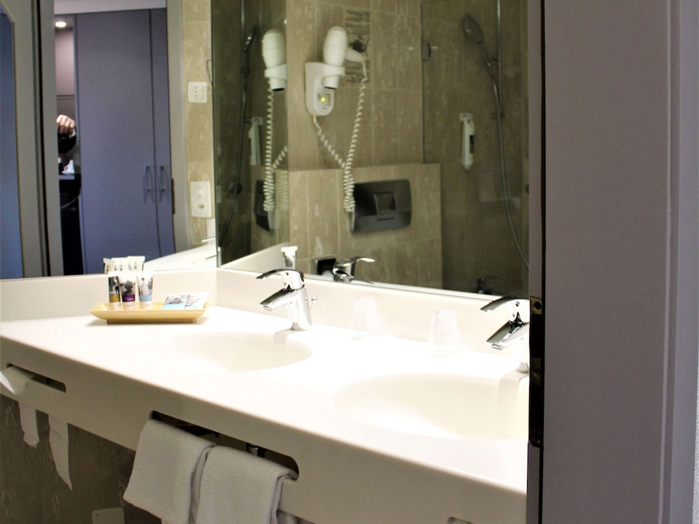 Classic Room, 2 Twin Beds, Bathtub - Photo 4