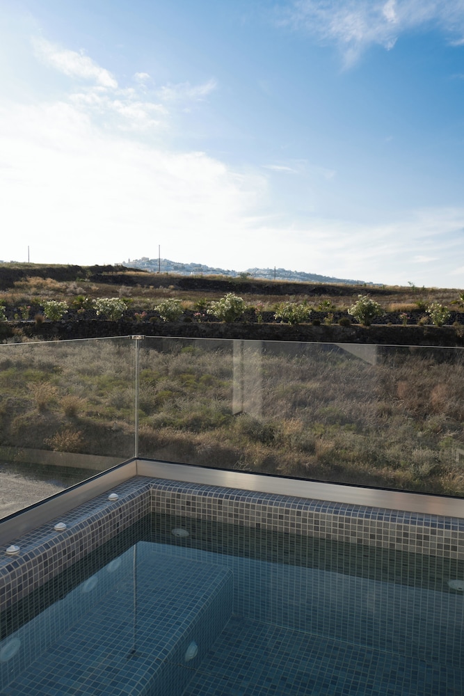 Premier Two Bedroom Villa with Hot Tub - Photo 7