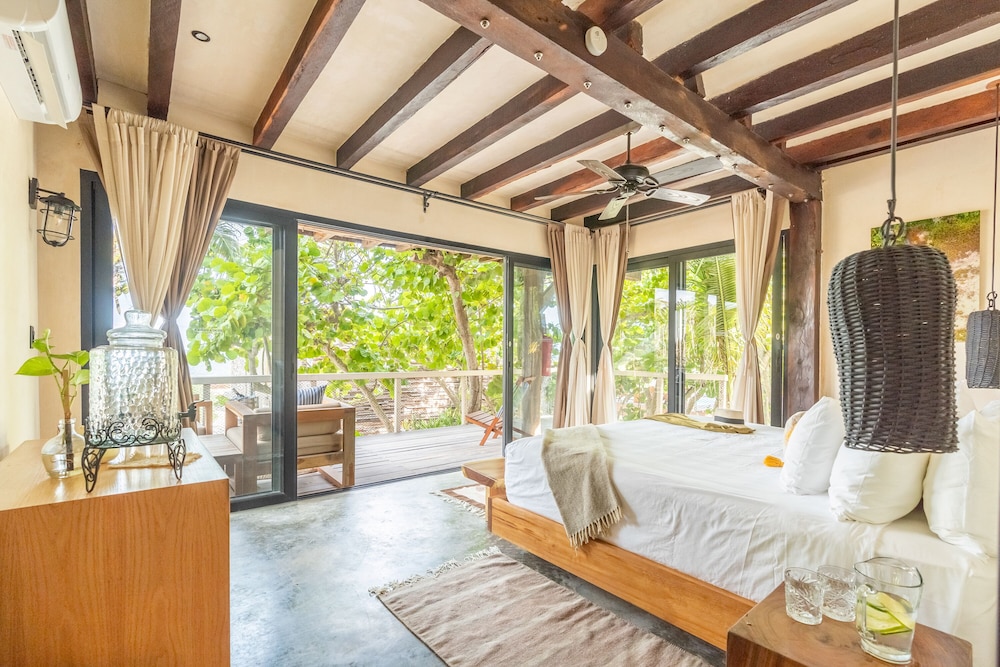 Deluxe Room, 1 King Bed, Sea View, Ground Floor