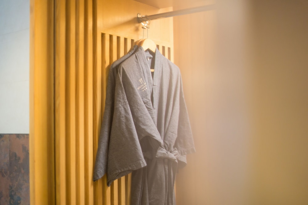 Deluxe Room - Photo 3
