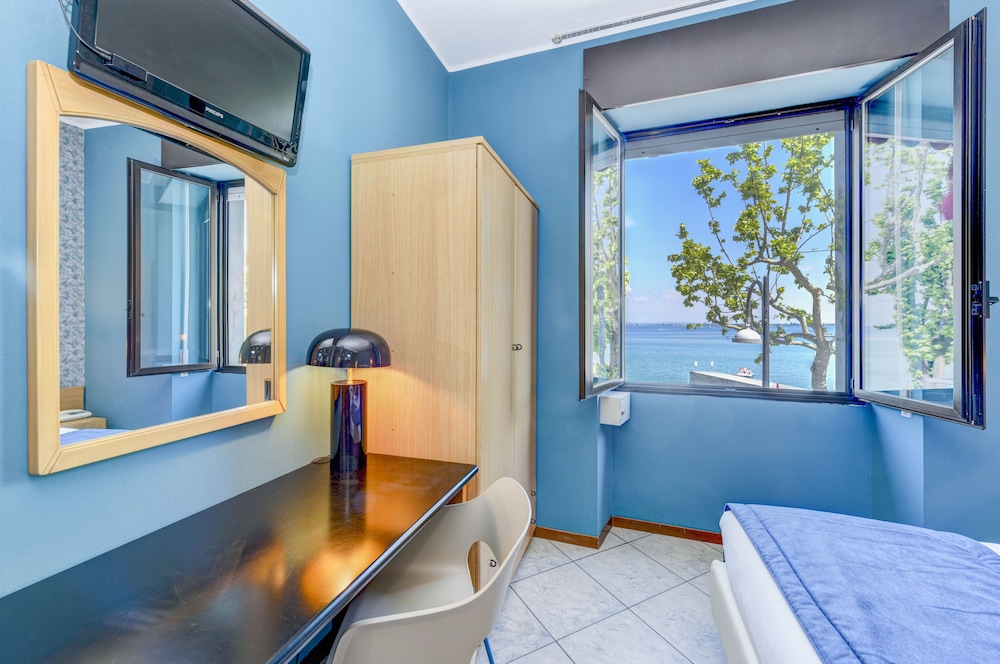 Classic Room, Lake View - Photo 9