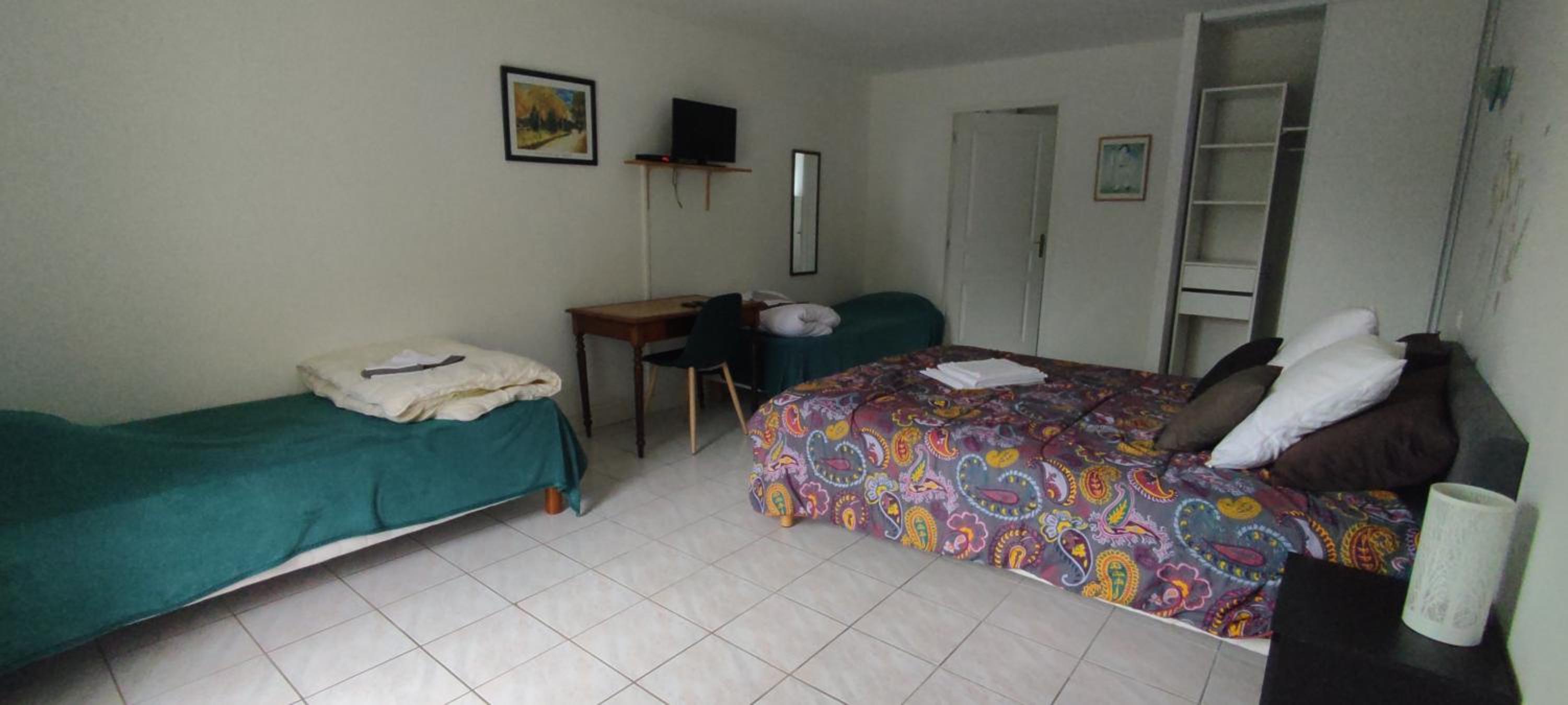 Quadruple Room with Private External Bathroom - Photo 7