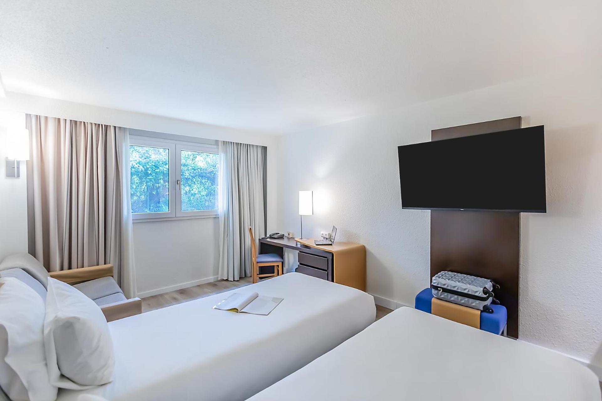Twin Room - Photo 11