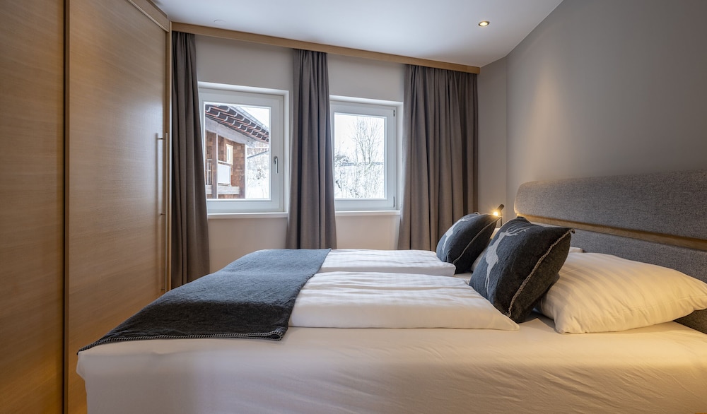 Suite, 2 Bedrooms, Balcony, Mountain View photo 1