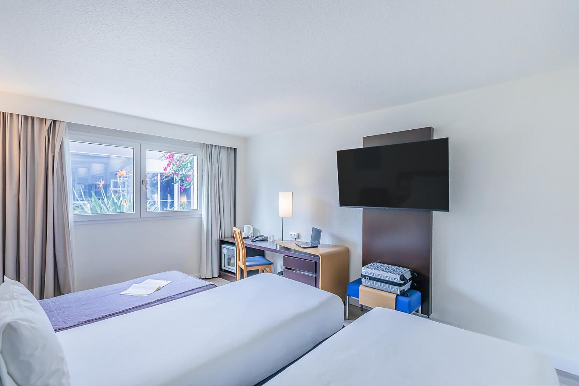 Twin Room - Photo 13