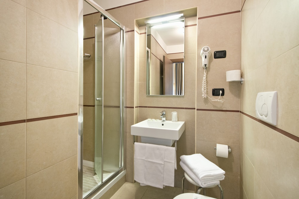 Standard Triple Room photo 3