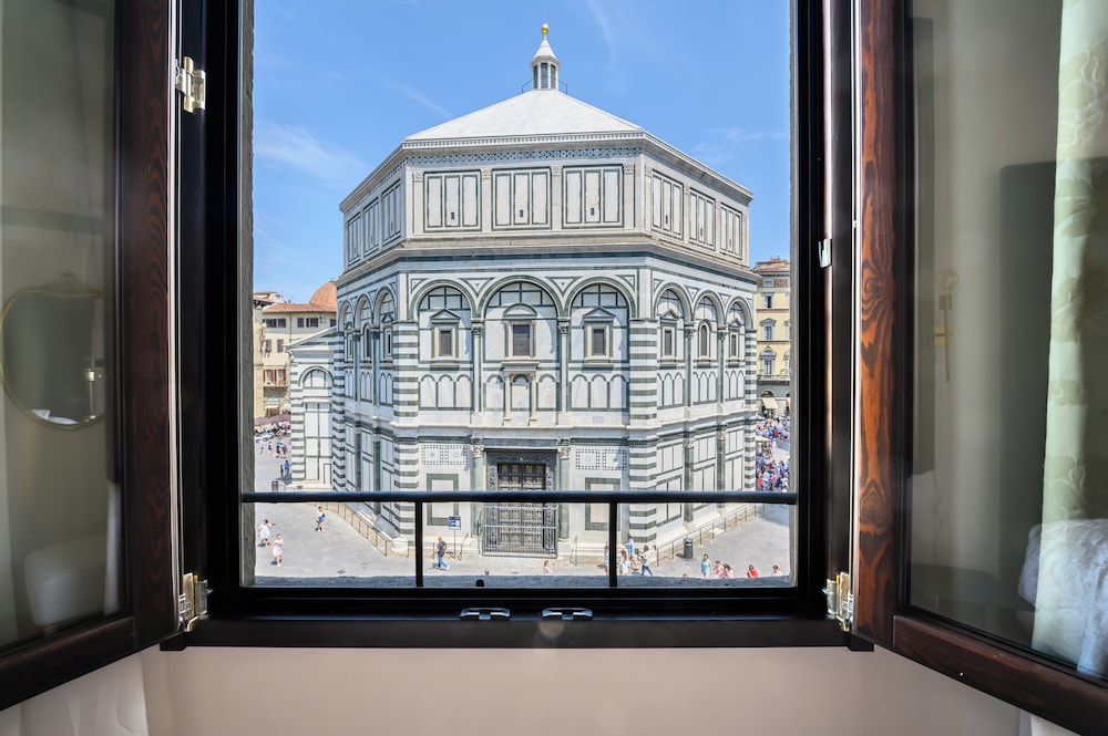Deluxe Suite (Duomo View)