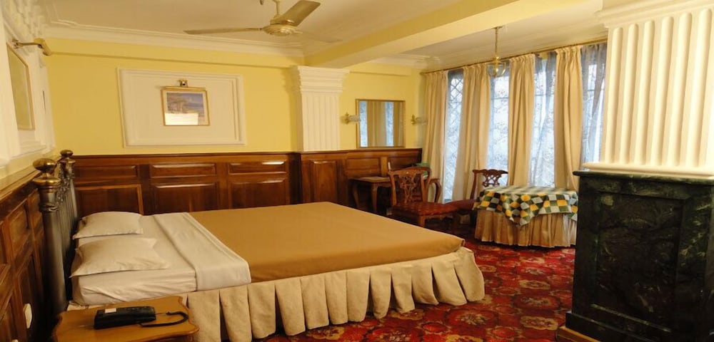 Suite, 1 King Bed, Bathtub, Valley View photo 2