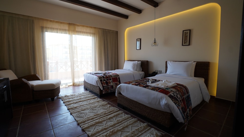 Deluxe Double Room, Pool View - Photo 2