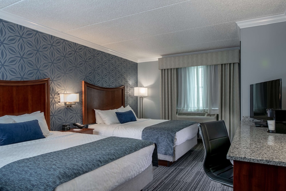Standard Room, 2 Queen Beds, Non Smoking - Photo 5